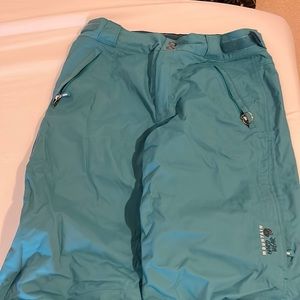 Mountain. Hardware snow pants
